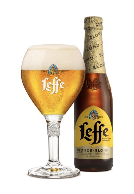 Bia Leffe Blonde 6,6% Bỉ – thùng 24 chai 330ml Leffe blonde chai và ly