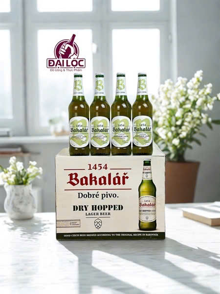 Bia Tiệp Bakalar Dry Hopped Lager 5,2% thùng 20 chai 500ml Bakalar Dry Hopped Lager chính là lựa chọn số 1 cho người yêu bia Tiệp