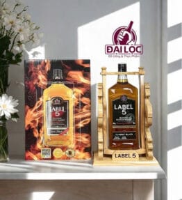 Rượu Whisky Label 5 2 Lít (Kèm Kệ Gỗ)